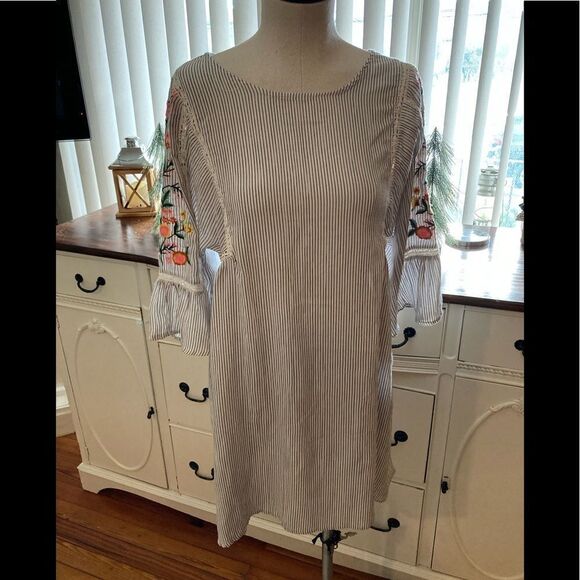 Angie Tunic Top Small NWT - Picture 5 of 7